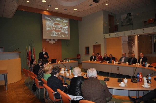 W sali konferencyjnej w urzędzie miejskim w Kluczborku zorganizowano podsumowanie roku 2015, czyli najważniejszych zrealizowanych zadań i inwestycji.