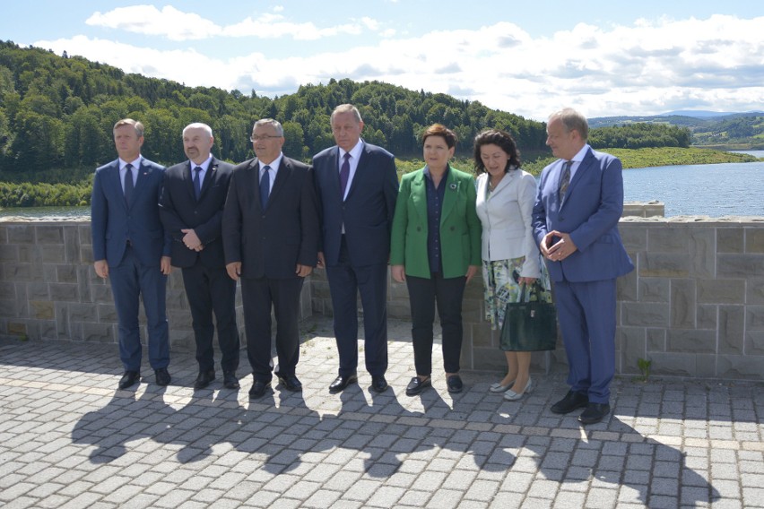 Premier Beata Szydło na otwarciu zbiornika Świnnej Porębie