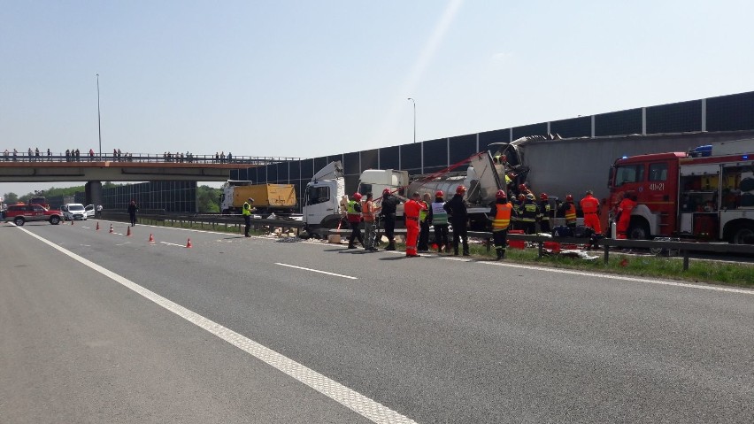Wypadek na autostradzie A4. Zderzyło się kilka ciężarówek, są ofiary. Autostrada A4 była zamknięta w kierunku Rzeszowa