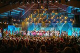 Nowy Sącz. Finałowy koncert Święta Dzieci Gór przyciągnął tłumy sądeczan. Barwne widowisko odbyło się w amfiteatrze w Parku Strzeleckim