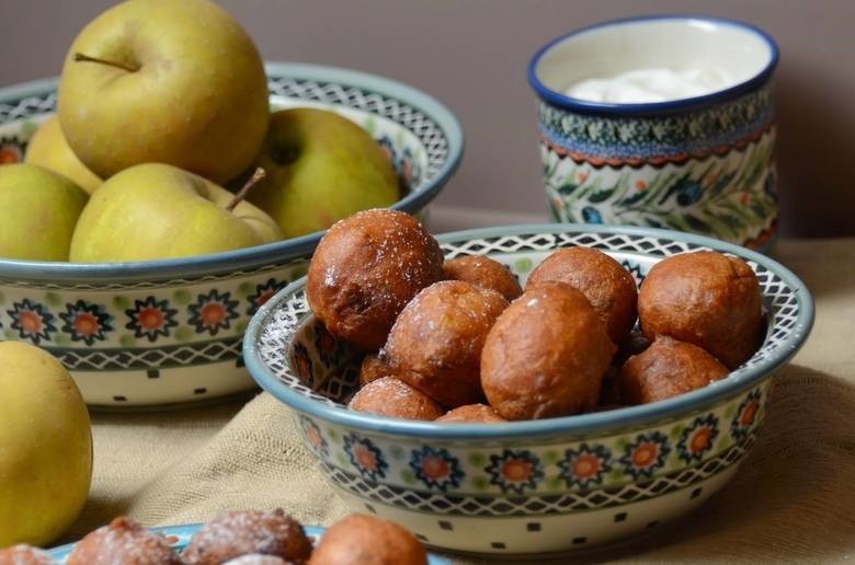 Fritule, czyli chorwackie minipączki z jabłkiem i cytryną...