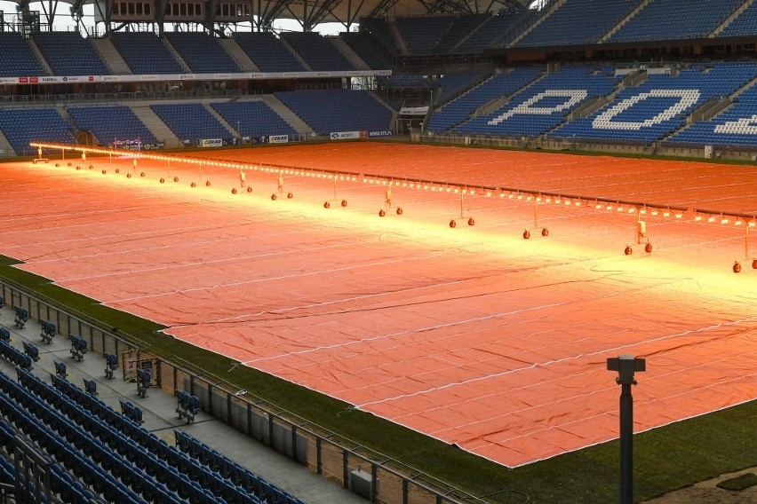 Na stadionie przy Bułgarskiej wymieniono murawę, która teraz...