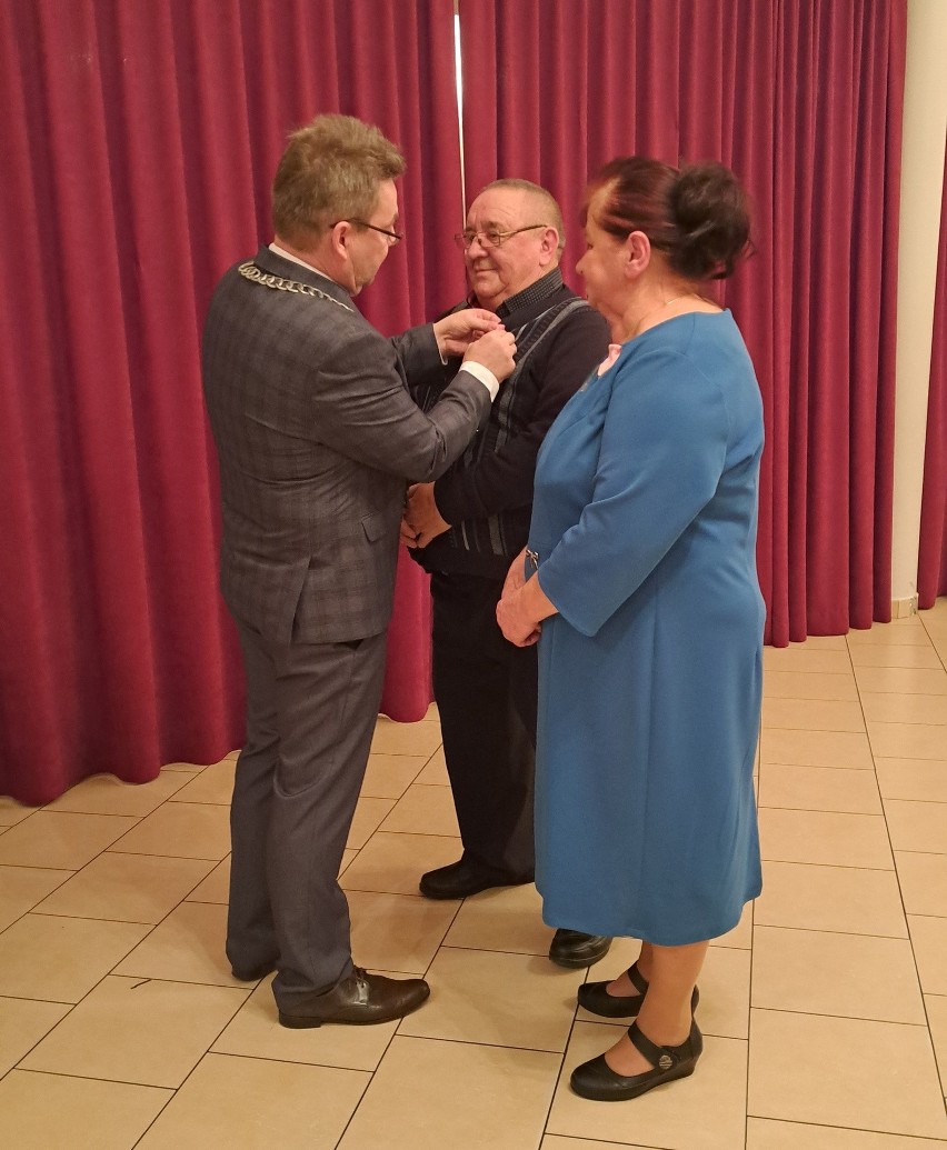 20 par z gminy Pierzchnica świętowało jubileusz długoletniego pożycia małżeńskiego. Piękna uroczystość 