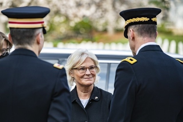 W poniedziałek do dymisji podała się minister obrony Niemiec Christine Lambrecht (SPD). Jej odejście skomentował kanclerz Olaf Scholz.