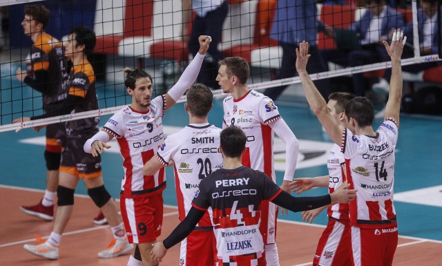 Asseco Resovia pewnie u siebie wygrała z Cuprum Lubin 3:0ZOBACZ TAKŻE - Stadion - Iwona Nieroda m&oacute;wi o igrzyskach, więzieniu i ślubie [WIDEO]&lt;script class=&quot;XlinkEmbedScript&quot; data-width=&quot;640&quot; data-height=&quot;360&quot; data-url=&quot;//get.x-link.pl/cd00f71a-a8c1-0679-fbc5-1a2a7a735e71,26b1e0d3-1f97-433b-772a-6181c06e6616,embed.html&quot; type=&quot;application/javascript&quot; src=&quot;//prodxnews1blob.blob.core.windows.net/cdn/js/xlink-i.js?v1&quot;&gt;&lt;/script&gt;