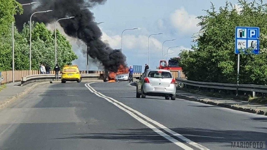 Pożar mercedesa w Opolu.