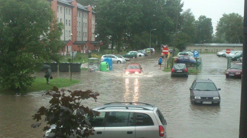 Zdjęcia ul. Żwirki i Wigury w Krośnie tuż po oberwaniu...