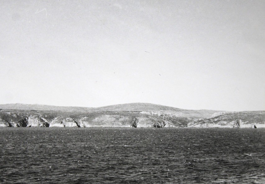 Na zdjęciu Wyspy Falklandy. Widok z pokładu statku rybackiego