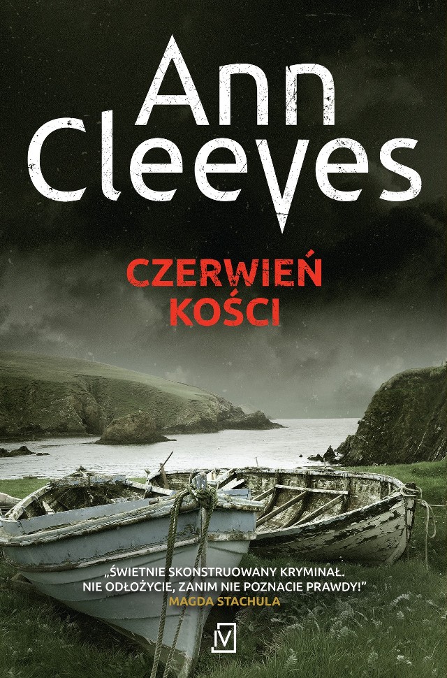 Ann Cleeves to jedna z najwyżej cenionych brytyjskich autorek literackich kryminałów wydawanych na całym świecie – w 23 krajach. Jej świetnie napisane powieści odsłaniają sekrety zamkniętej społeczności, a każda ze znakomicie sportretowanych postaci jest odrębną zagadką psychologiczną.Przynęta to pierwszy kryminał z serii VERA (Ukryta głębia, Droga przez kłamstwa, Stłumione głosy), która stała się w 2011 roku podstawą scenariuszy filmów serialu telewizyjnego. Na początku 2014 roku Ann Cleeves opublikuje piątą powieść z cyklu.VERA to powieści i filmy o niepowtarzalnym nastroju smutku, pustki i samotności, ze skomplikowanymi, nieodgadnionymi bohaterami - dla tych, którzy potrafią docenić styl literacki i wspaniałe aktorstwo, atmosferę i portrety psychologiczne bohaterów. Którzy szukają nie tylko suspensu i inteligentnej zagadki kryminalnej, ale również ciekawej, mądrej, poruszającej refleksji nad losem i naturą ludzką.Po ogromnym sukcesie serialu VERA telewizja brytyjska zrealizowała w 2013 roku serial Shetlands, na podstawie najsłynniejszego cyklu kryminałówAnn Cleeves, rozpoczętego powieścią Czerń kruka uhonorowaną najwyższą nagrodą dla powieści kryminalnej - Gold Dagger2006. Pierwszy sezon obejrzało w Wielkiej Brytanii 12 milionów telewidzów!