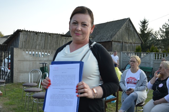 Burmistrz gminy Ćmielów Joanna Suska na spotkaniu z mieszkańcami Rudy Kościelnej 5 maja informowała o wydanej przez siebie decyzji.