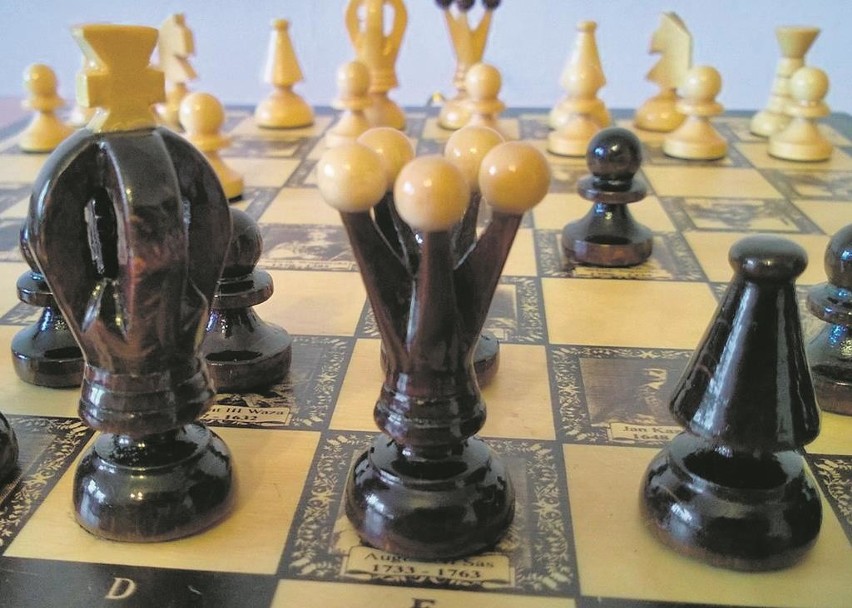 Gra w szachy uczy  koncentracji i skupienia.