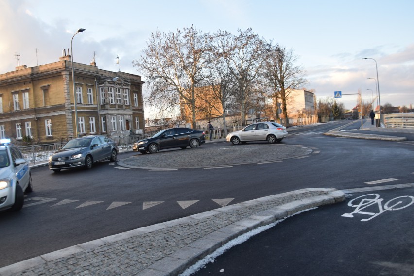 Odsłonięcie płyty pamiątkowej w hołdzie dla Sławomira Pajora w Zintegrowanym Centrum Przesiadkowym [ZDJĘCIA]