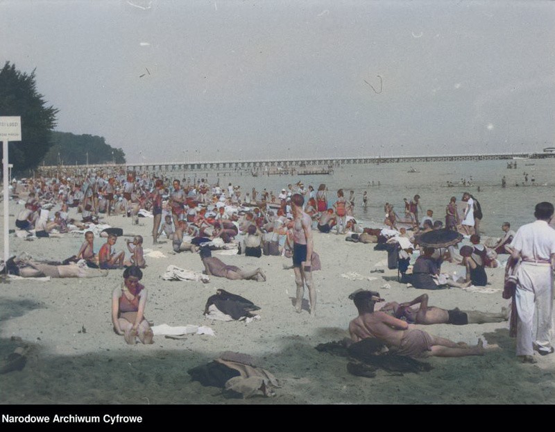 Archiwalne, przedwojenne zdjęcia z pomorskich plaż.