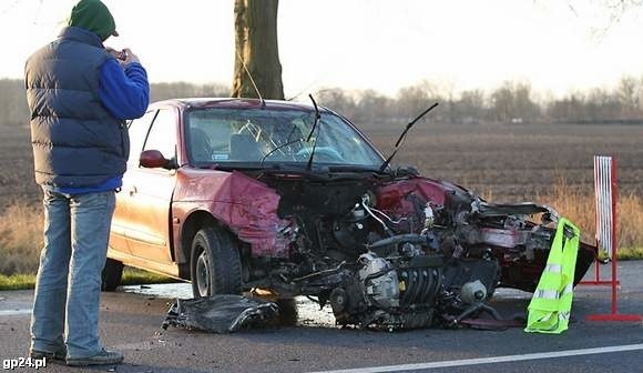 Roztrzaskany osobowy renault megane koło Reblina.