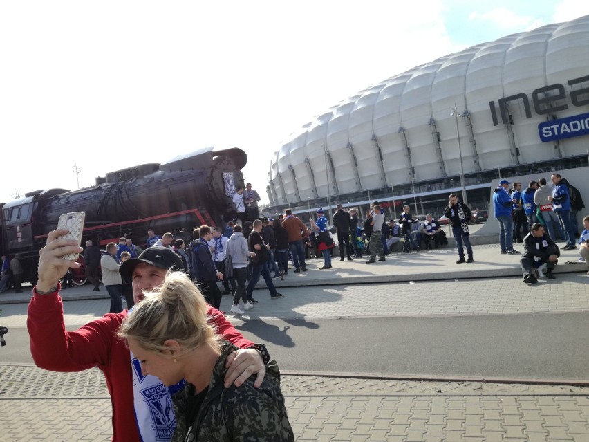 Lech - Lecha: Kibice już przed stadionem!