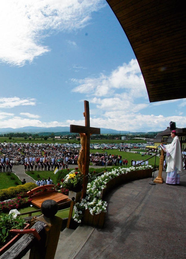 Na ołtarzu papieskim z okazji Światowych Dni Młodzieży bp Andrzej Jeż (na zdjęciu) odprawi mszę