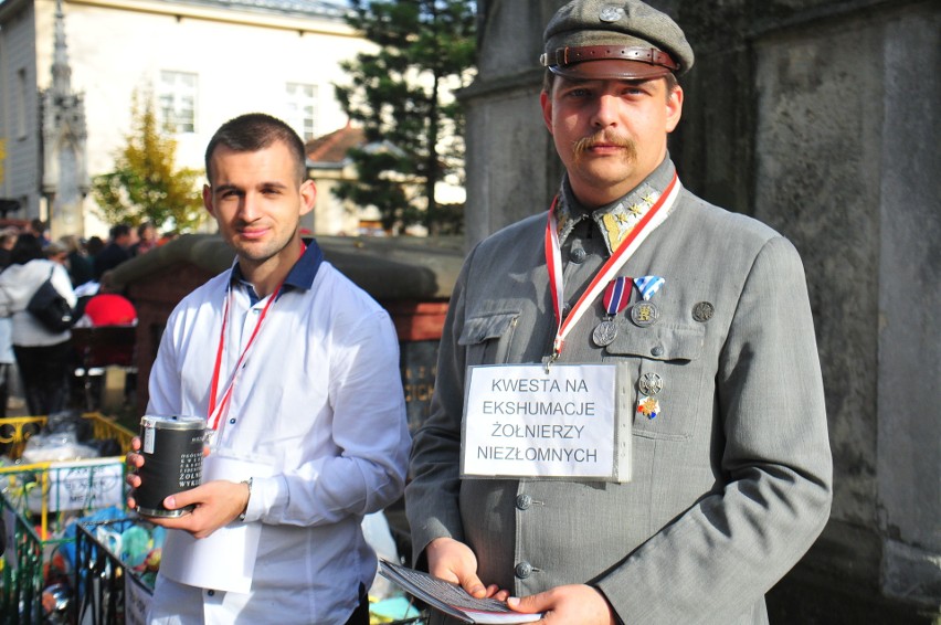 Wszystkich Świętych 2018 w Krakowie. Znane osobowości...