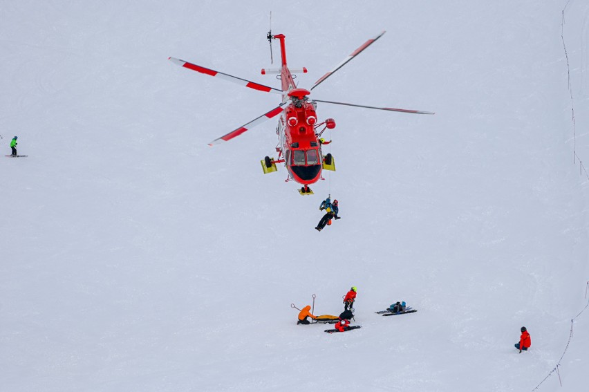 Akcja ratunkowa na trasie narciarskiej na trasie w Dolinie...