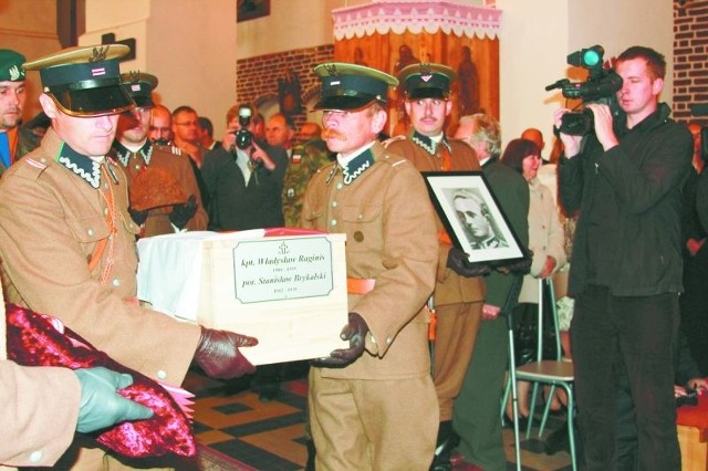 Dla członków GR Cenralnej Szkoły Podoficerskiej KOP pogrzeb kpt. Raginisa jest "Historycznym Wydarzeniem Roku 2011&#8221;.