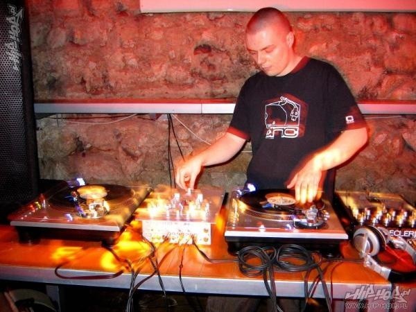 DJ Trak Majster będzie gościem specjalnym podczas imprezy z okazji piątych urodzin klubu Chillout.