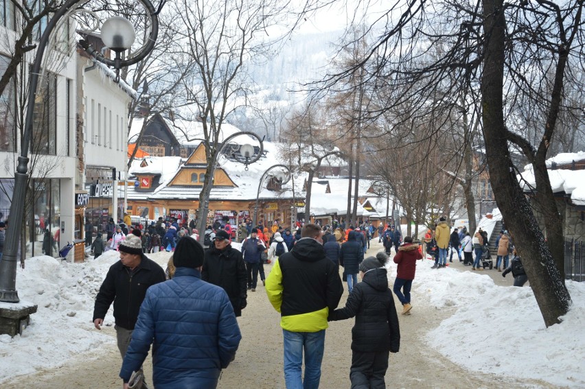 Zakopane. Krupówki pełne turystów. Warszawa zaczyna ferie [ZDJĘCIA]