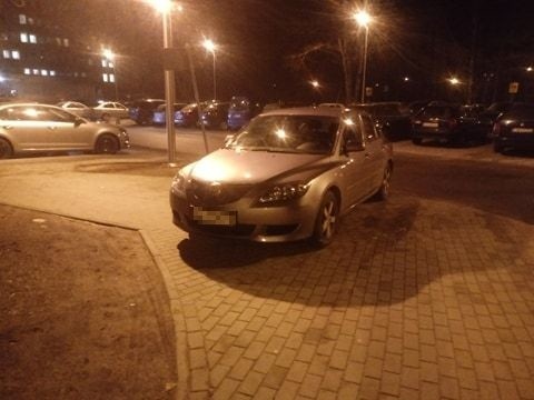 Można zaparkować na parkingu. Można zaparkować też na ulicy. Dla niektórych kuszącą opcją jest również chodnik. I to właśnie tą ostatnią opcję wybrał autodrań. Swoje cztery koła zaparkował przy ulicy Chałubińskiego niedaleko szpitala. Czekamy na kolejne zdjęcia autodrani. Wraz z krótkim opisem miejsca, w którym zostały wykonane, można je przesyłać na adres: glonline@gazetalubuska.pl. Wszystkie fotografie opublikujemy na stronie www.gazetalubuska.pl/autodranie.Zobacz również: Bezmyślne parkowanie utrudnia pracę strażaków. Brak wyobraźni kierowców może mieć opłakane skutkiŹródło:TVN Turbo POLECAMY RÓWNIEŻ PAŃSTWA UWADZE:Zobacz innych autodrani z naszego regionu: