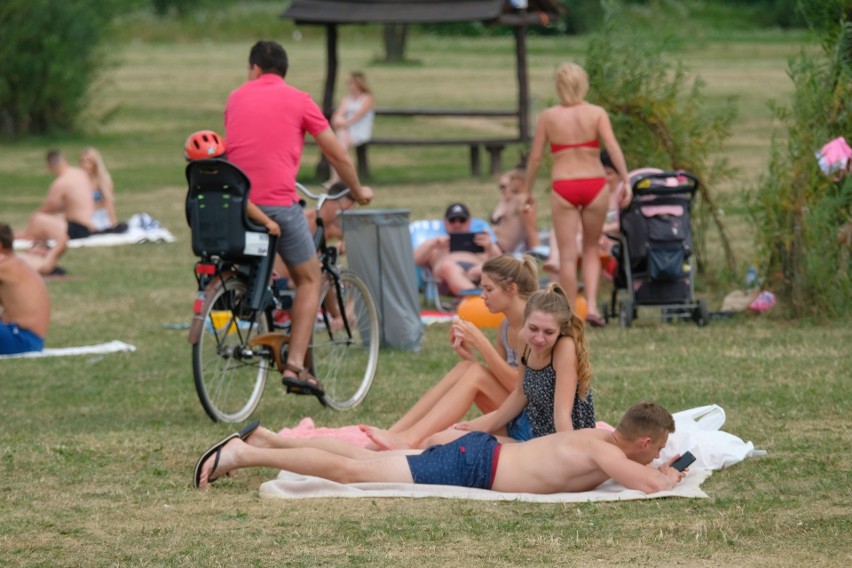 W niedzielę sporo osób wybrało się nad zalew ZEK w Radymnie...