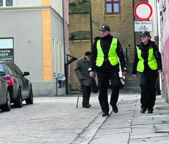 Dodatkowe patrole organizowane są przede wszystkim w weekendy, w miejscach najbardziej zagrożonych przestępstwami i wykroczeniami oraz szczególnie uciążliwymi dla mieszkańców.