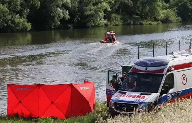 Tragedia w miejscowości Przykona w powiecie tureckim. W sobotę wieczorem utonął tam młody mężczyzna. Drugi po skoku na główkę doznał urazu kręgosłupa.