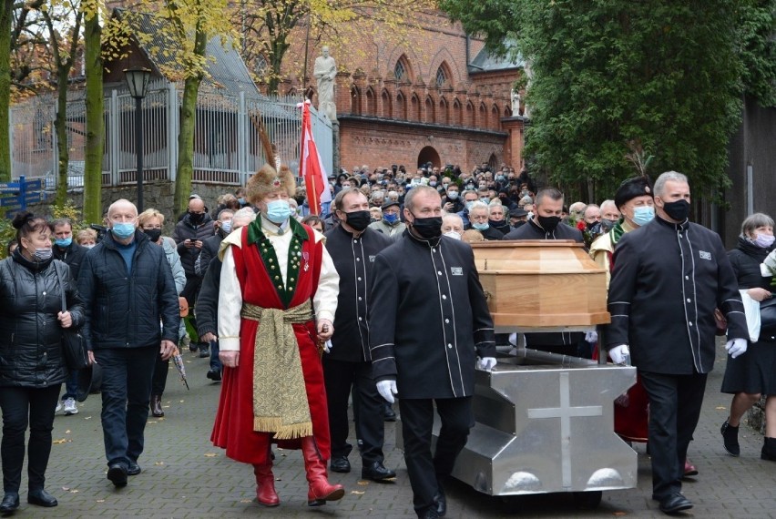 Ks. Eugeniusz Makulski spoczął w kwaterze mariańskiej...