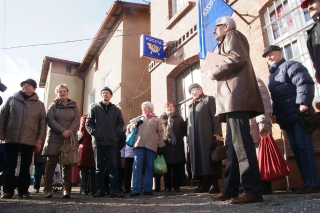 Sołtysi zebrali w sumie 1478 podpisów mieszkańców gminy Gruta pod petycją w obronie poczty w Mełnie.