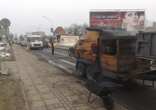 Większość prac koszalińskich drogowców związana jest z naprawa nawierzchni po zimie.