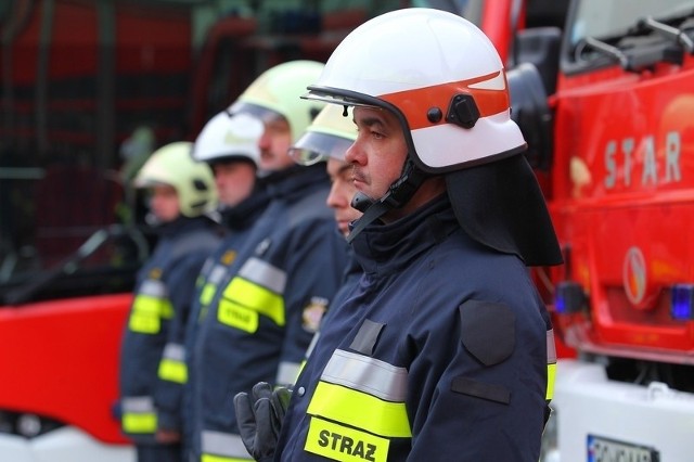 W Szkole Aspirantów Państwowej Straży Pożarnej przy ul. Czechosłowackiej odbyła się uroczystość przekazania strażakom nowego sprzętu.
