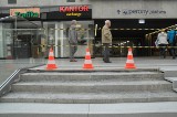 Dworzec w Katowicach do remontu? Już sypią się schody [ZDJĘCIA]