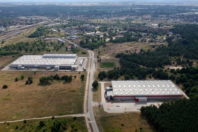 Dzięki firmom w strefie mamy kasę!To firmy, które powstały w K-S SSE na terenie dawnego poligonu w Kostrzynie. Miasto, strefa i MZK planują dużą inwestycję, która umożliwi budowę kolejnych zakładów.