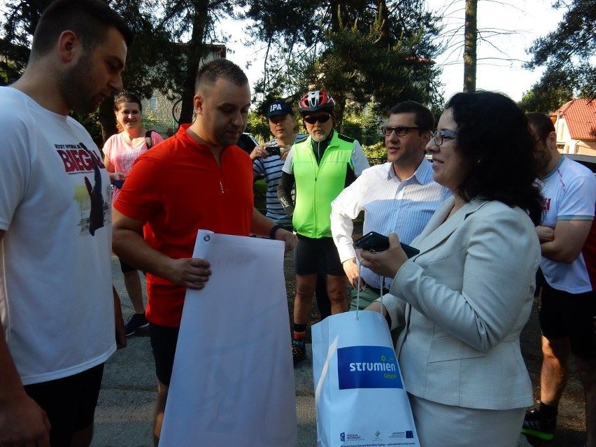 Policjanci na rowerach. Jadą, aby pomóc chorej Wiktorii ZDJĘCIA