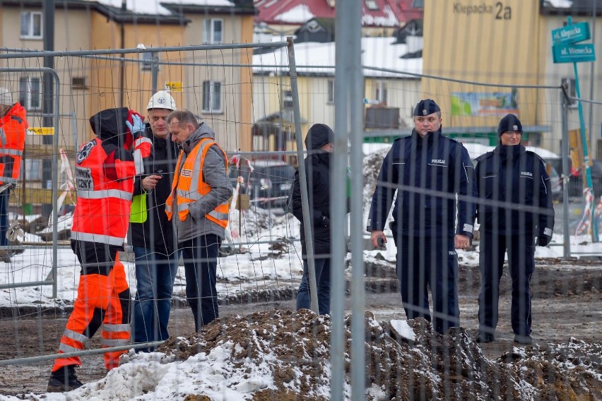 Wypadek budowlany przy ul. Klepackiej w Białymstoku. Ziemia...