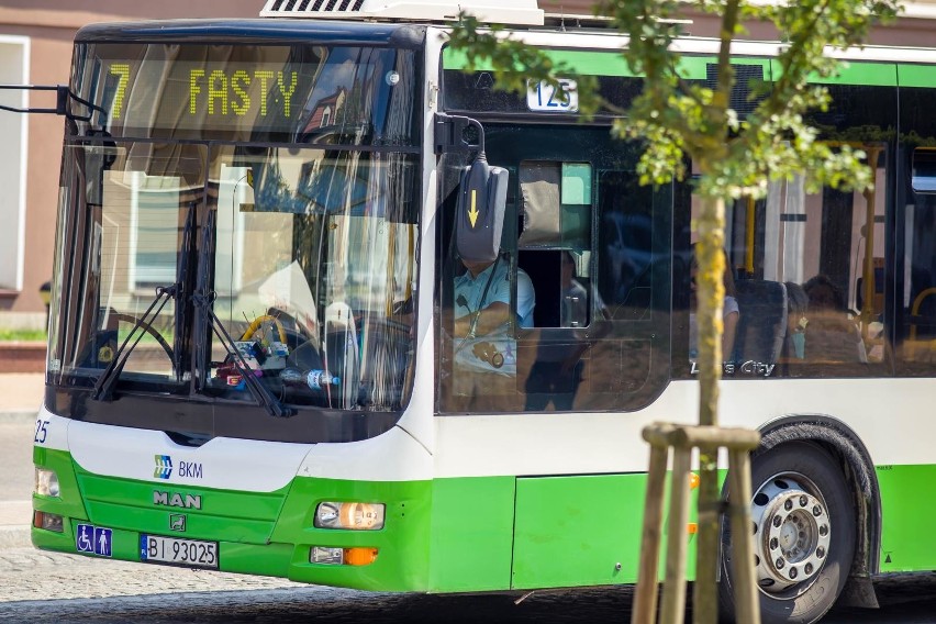 Radny PiS chce, by bezrobotni w Białymstoku jeździli za darmo autobusami BKM