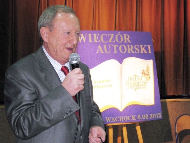 Kazimierz Winiarczyk z przejęciem opowiedział o powstaniu książki i historii regionu.