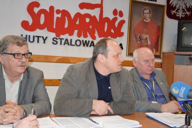 Od lewej Jerzy Pożoga - zastępca związku branżowego, Jacek Muskała - szef związku branżowego i Henryk Szostak szef „Solidarności”.