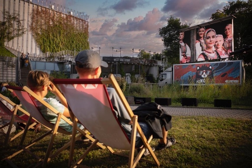 Przed premierą głośnego musicalu „West Side Story” w...