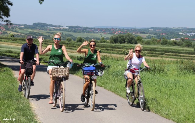 Trasy rajdu rowerowego prowadzą przez piękne krajobrazowo obszary  gminy Zielonki