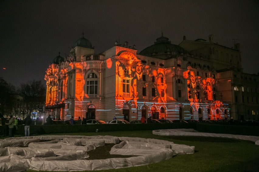 Niezwykły spektakl na fasadzie Teatru Słowackiego