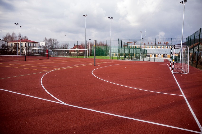 Gorlice. Z rocznym poślizgiem, ale będą boiska sportowe. Łużna ocaliła dotację [ZDJĘCIA]