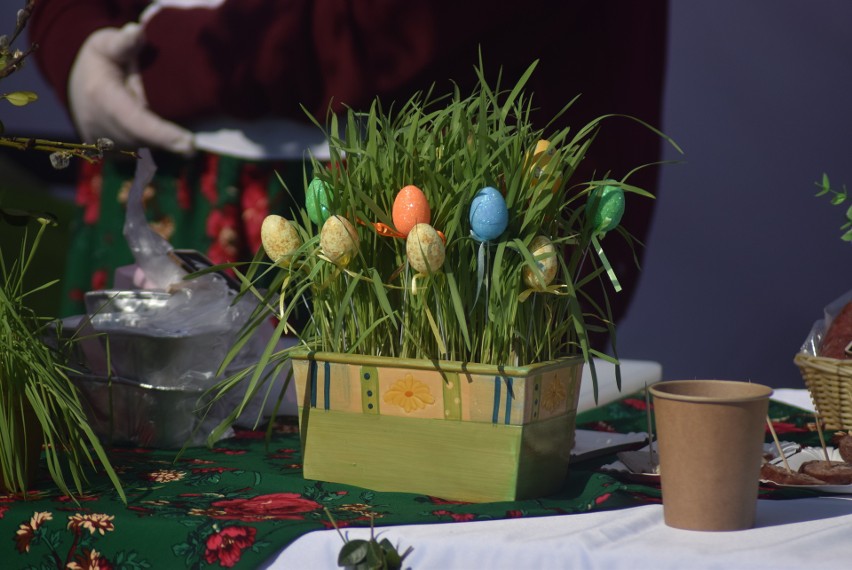 Jarmark Wielkanocny w Olsztynie. Sprzedawane pyszności...