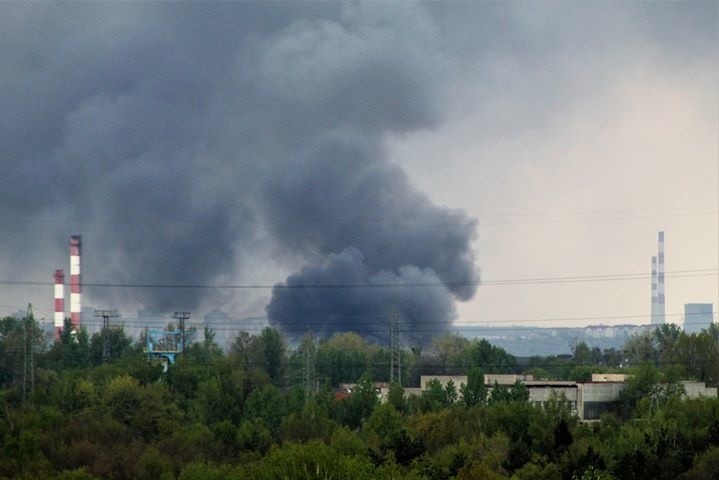 Pożar podkładów kolejowych w Katowicach. Widok z Giszowca....