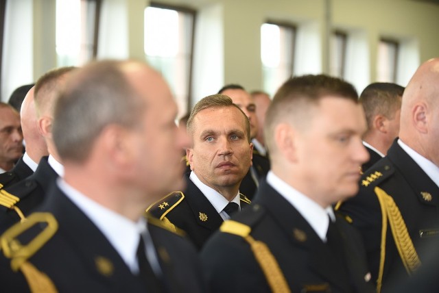 Mariusz Błaszczak, minister spraw wewnętrznych i administracji odwiedził województwo kujawsko-pomorskie. W trakcie wizyty wręczył nagrody strażakom biorącym udział w akcji po przejściu nawałnic. Spotkał się także z uczniami ze Szkoły Podstawowej w Brąchnowie, gdzie zainaugurował kampanię społeczną „Kręci Mnie Bezpieczeństwo przez cały rok szkolny”. W Wojewódzkim Ośrodku Szkolenia PSP i OSP w Łubiance minister Mariusz Błaszczak nagrodził funkcjonariuszy, którzy brali udział w akcji ratowniczej po przejściu nawałnic. W trakcie uroczystości wręczone zostały także medale dla strażaków. Minister przekaże również promesy na zakup sprzętu dla jednostek OSP, które zaangażowane były w akcje po przejściu nawałnic. Podczas uroczystości komendant KM PSP w Bydgoszczy st. bryg. Jacek Buller otrzymał Brązowy Krzyż Zasługi, a kpt. Jacek Powolski został oficjalnie powołany na z-cę komendanta.