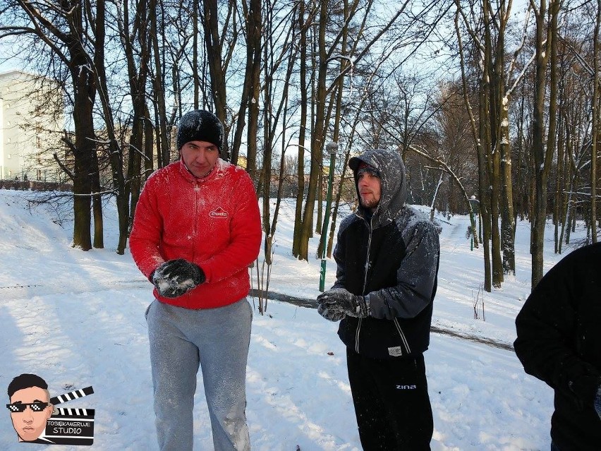 Bitwa na śnieżki w Lublinie. 50 osób "walczyło" w Parku Akademickim