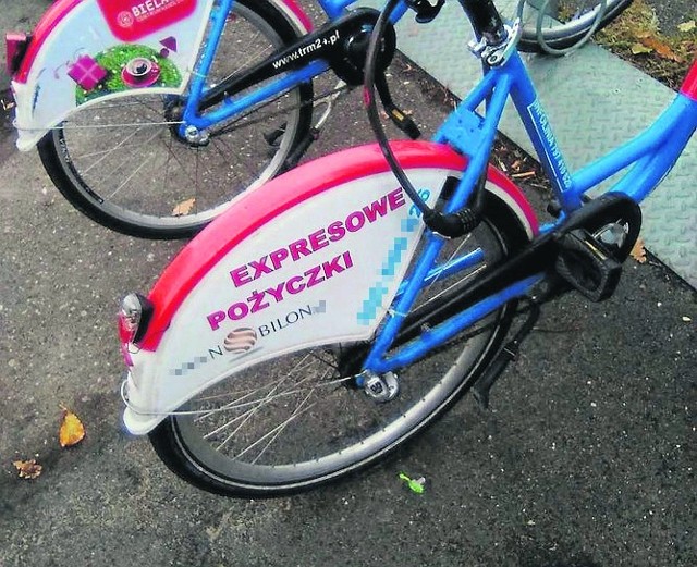Reklamy Nobilona zostaną zdjęte z Toruńskiego Roweru Miejskiego. Zaapelowali o to działacze Razem, przypominając kary UOKiK dla tej firmy