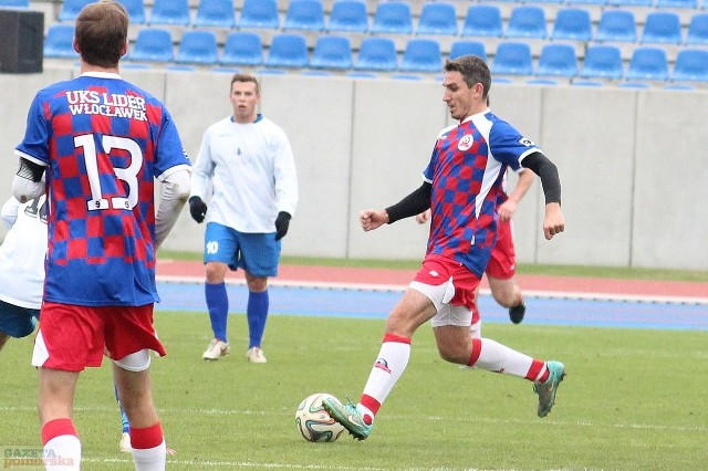 Lider Włocławek - Zdrój Ciechocinek 3:2 (1:0)GOL 8 - Łukasz Grube 1:0, po rzucie rożnym GOL 57 - Dawid Dąbrowski 1:1GOL 60 - Grube na 2:1 po zagraniu z rogu KołodziejskiegoGOL 68 - Dąbrowski 2:2GOL 75 - Michał Łazarski 3:2 WYNIKI 10. KOLEJKI, TABELA - TUTAJ  